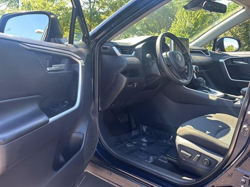 Used 2025 Toyota RAV4 XLE AWD/4WD image 2