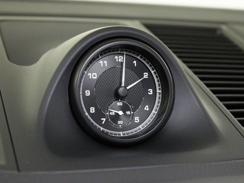 Used 2025 Porsche Macan image 24