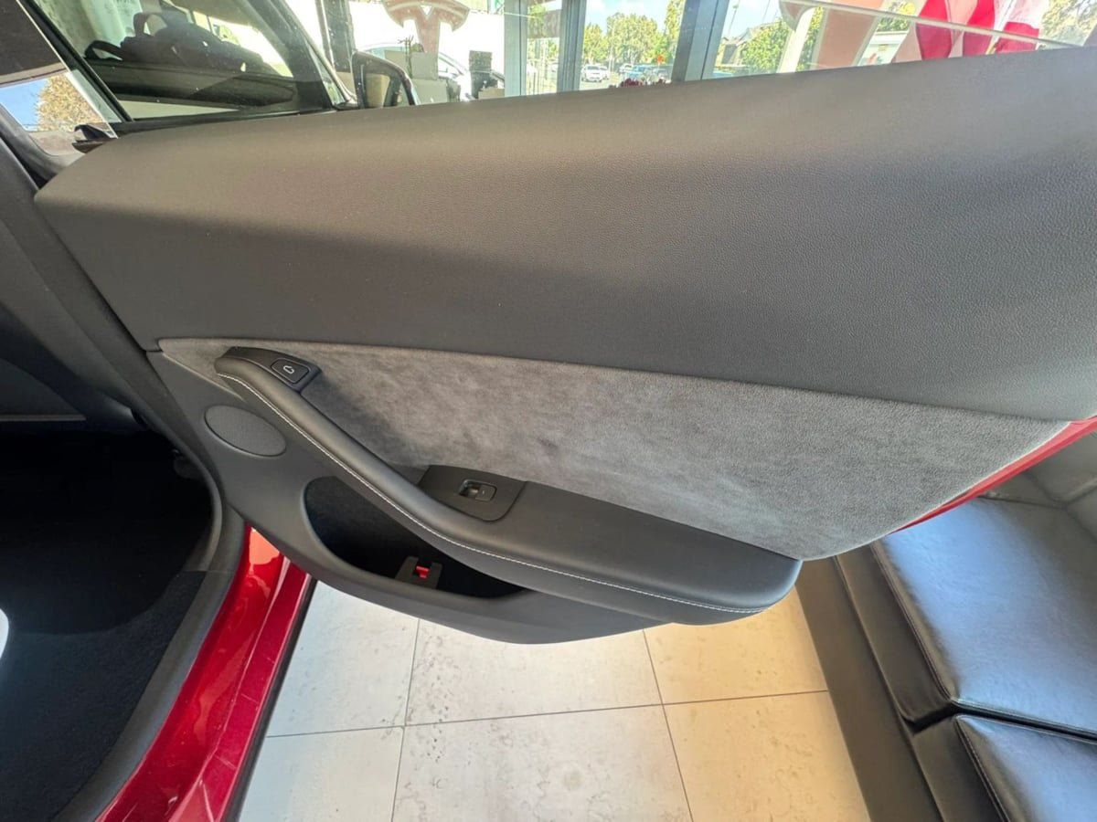 Used 2024 Tesla Model Y Long Range AWD/4WD image 26