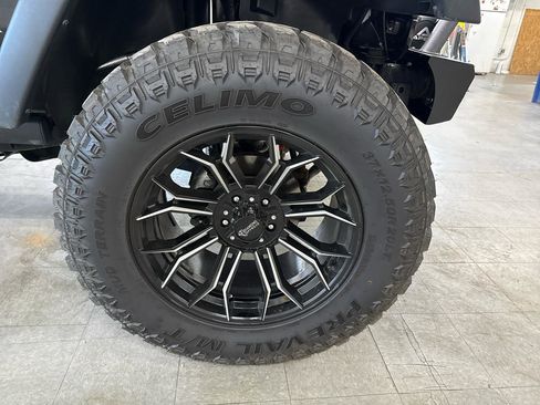 Used 2015 Jeep Wrangler Rubicon w/ Power Convenience Group AWD/4WD image 34