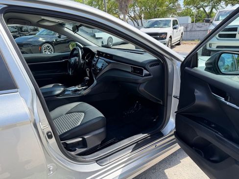 Used 2020 Toyota Camry SE image 27