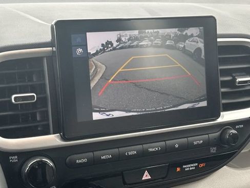 Certified 2025 Hyundai Venue SEL FWD image 30
