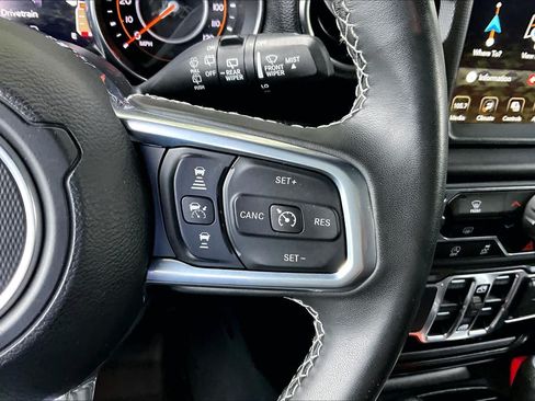 Used 2022 Jeep Wrangler Unlimited Sahara w/ LED Lighting Group AWD/4WD image 23