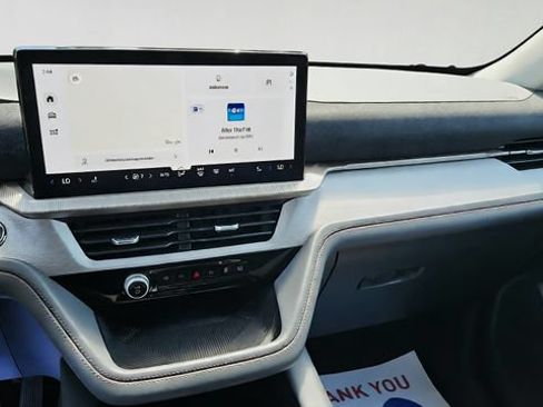 Certified 2025 Ford Explorer Active AWD/4WD image 18