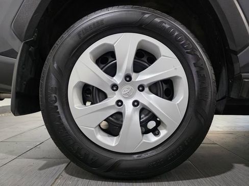 Used 2023 Toyota RAV4 LE AWD/4WD image 24