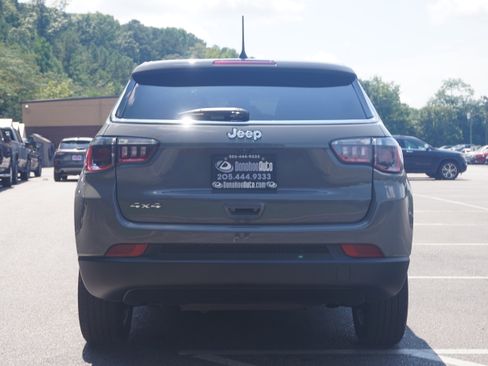 Used 2023 Jeep Compass Sport image 9