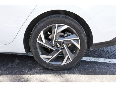Certified 2025 Hyundai Elantra Sport FWD image 32