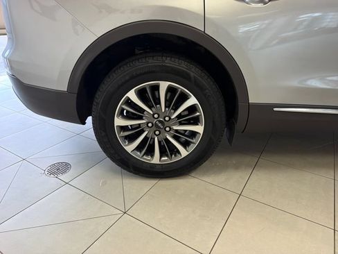 Used 2023 Lincoln Nautilus AWD w/ Premium Package image 33
