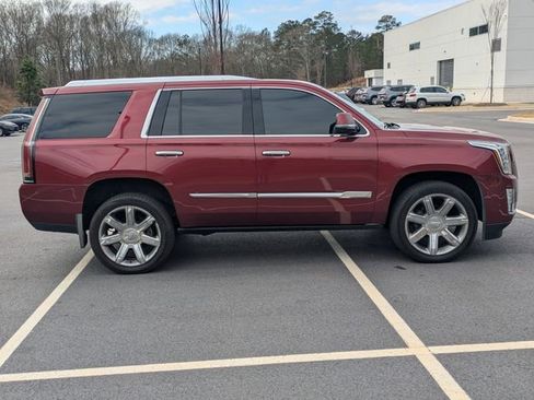 Used 2018 Cadillac Escalade Premium Luxury image 3