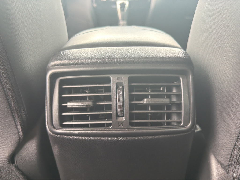 Used 2022 Nissan Rogue Sport SV AWD/4WD image 29