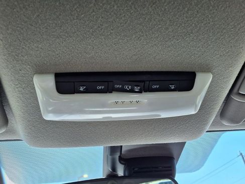 Used 2022 Nissan Versa SR w/ Convenience Package FWD image 26