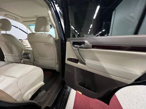 Used 2018 Lexus GX 460 Premium w/ Premium Package image 32