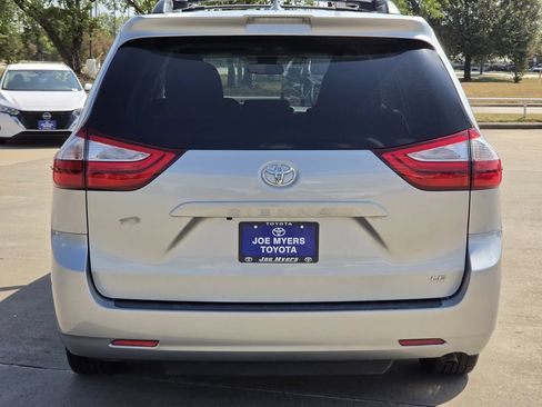Used 2019 Toyota Sienna LE FWD image 7