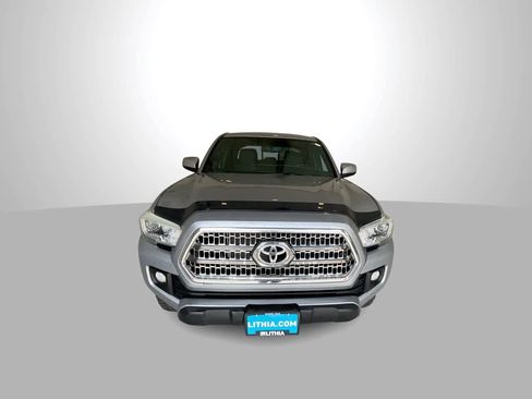 Used 2016 Toyota Tacoma TRD Off-Road w/ Premium & Technology Package AWD/4WD image 3