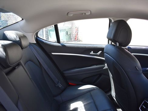 Used 2025 Genesis G70 2.5T RWD image 26