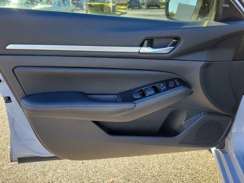 Used 2024 Nissan Altima 2.5 SR w/ SR Premium Package image 17