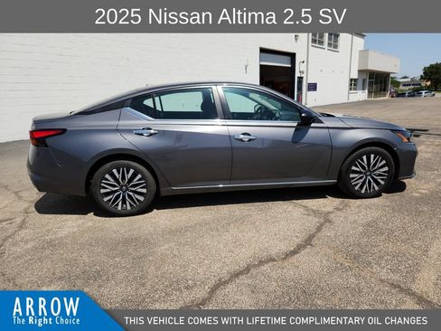 Used 2025 Nissan Altima 2.5 SV FWD image 14