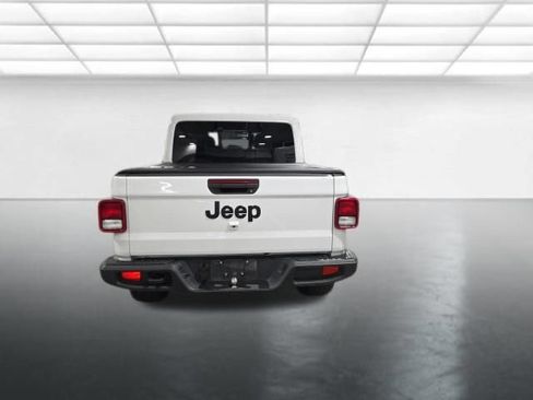 Used 2025 Jeep Gladiator Sport AWD/4WD image 6