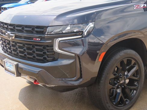 Used 2024 Chevrolet Suburban Z71 w/ Luxury Package AWD/4WD image 3