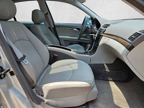 Used 2009 Mercedes-Benz E 350 Sedan image 21