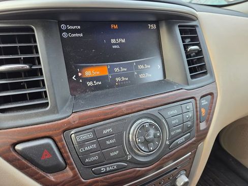 Used 2017 Nissan Pathfinder Platinum AWD/4WD image 16