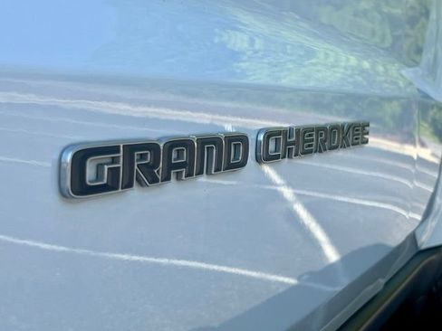 Used 2019 Jeep Grand Cherokee Limited AWD/4WD image 15