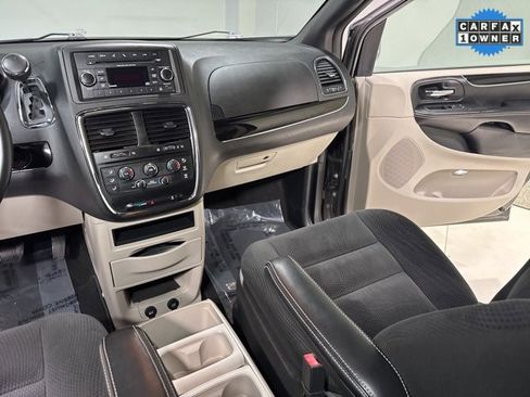 Used 2016 Dodge Grand Caravan SE image 19