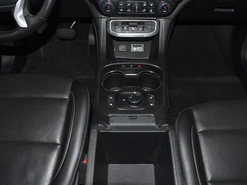 Used 2023 GMC Acadia SLT image 23