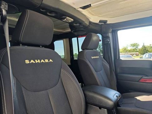 Used 2013 Jeep Wrangler Unlimited Sahara w/ Connectivity Group AWD/4WD image 25