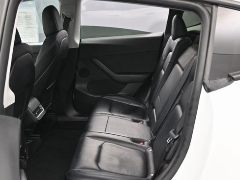 Used 2022 Tesla Model Y Long Range image 36