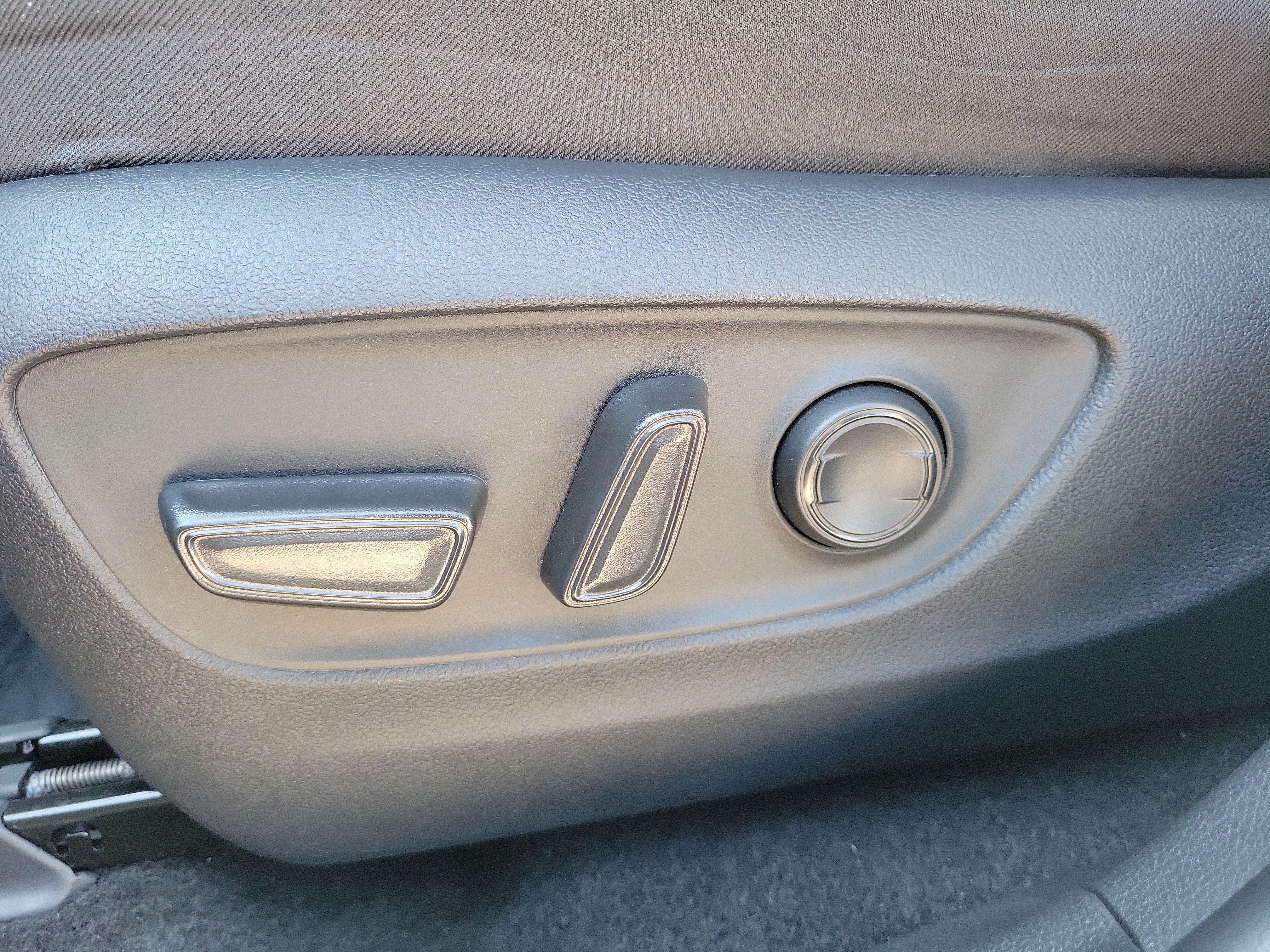 Used 2025 Toyota RAV4 XLE FWD image 18