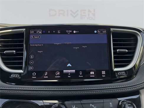 Used 2024 Chrysler Pacifica Limited FWD image 26