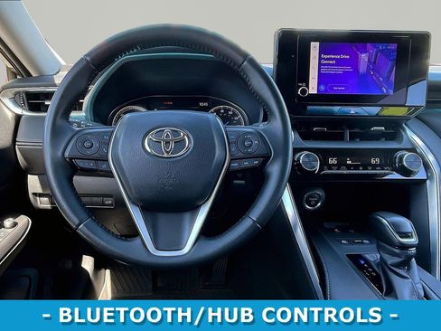 Used 2024 Toyota Venza LE AWD/4WD image 8
