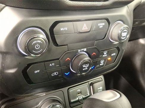 Used 2018 Jeep Renegade Sport w/ Power & Air Group image 18