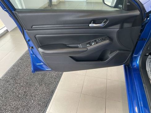 Used 2025 Nissan Altima 2.5 SV FWD image 14