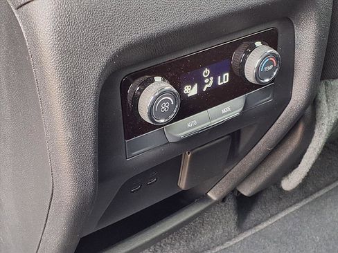 Used 2024 Chevrolet Traverse LT w/ Midnight/Sport Edition image 15