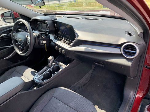Certified 2024 Chevrolet Trax LS w/ LS Convenience Package FWD image 25