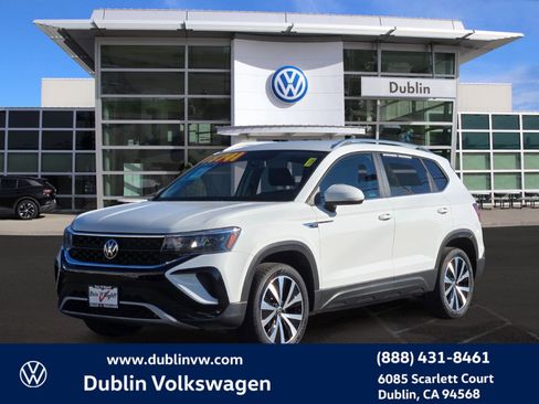 Certified 2022 Volkswagen Taos SE image 8