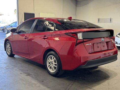 Used 2022 Toyota Prius L Eco image 2
