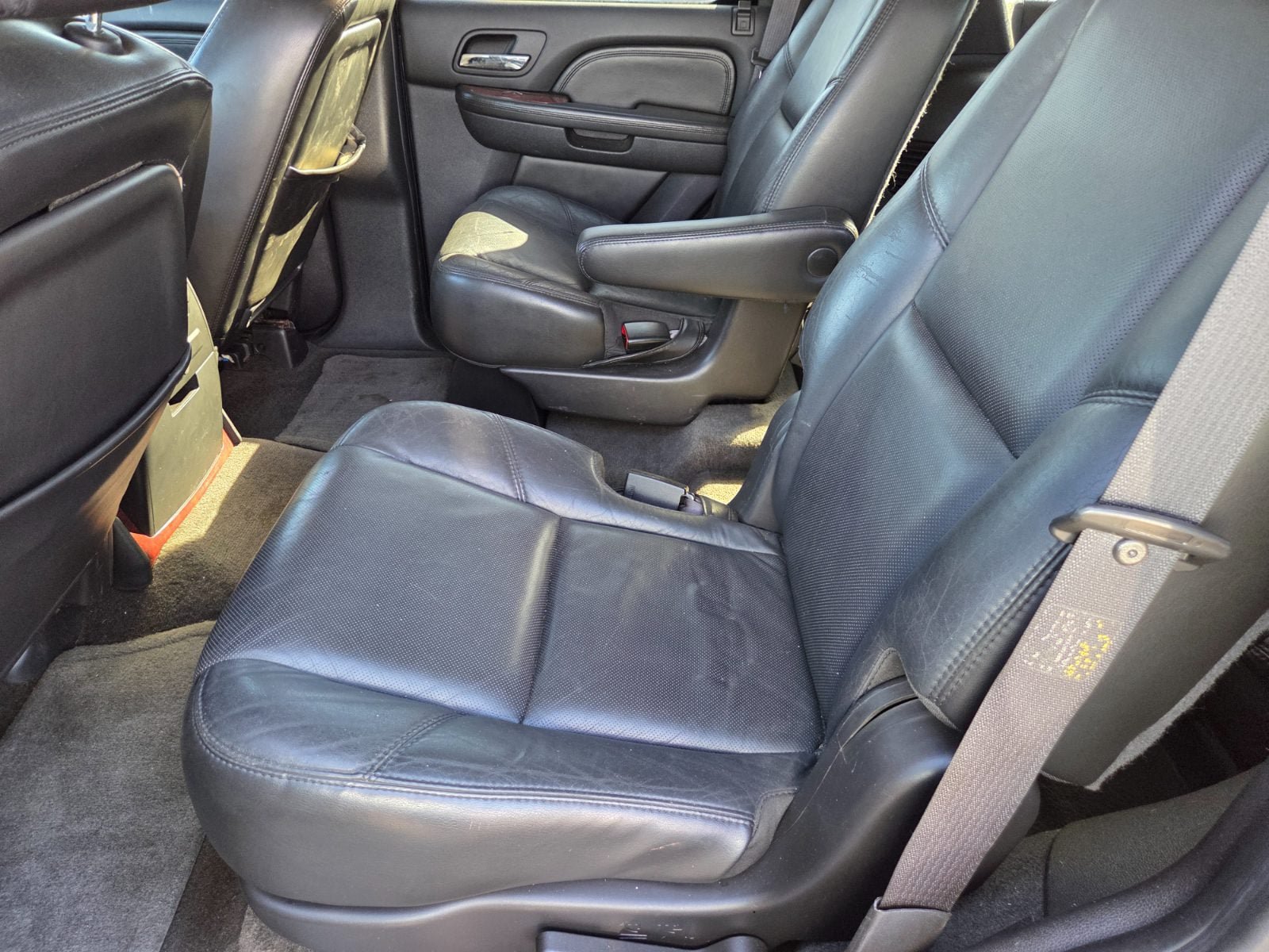 Used 2007 Cadillac Escalade AWD w/ Information Package image 10