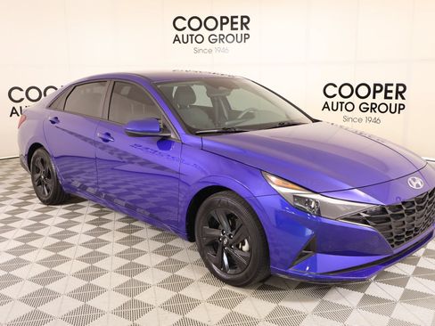 Used 2023 Hyundai Elantra SEL w/ Cargo Package FWD image 1