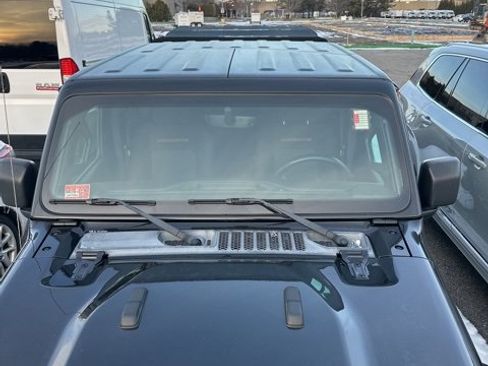 Used 2022 Jeep Gladiator Mojave w/ Cold Weather Group image 8