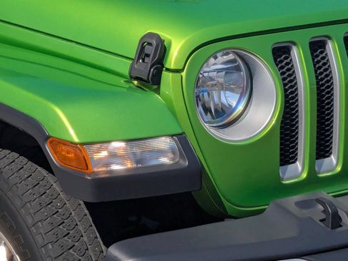 Used 2019 Jeep Wrangler Unlimited Sahara w/ Uconnect 4C Nav & Sound Group AWD/4WD image 10