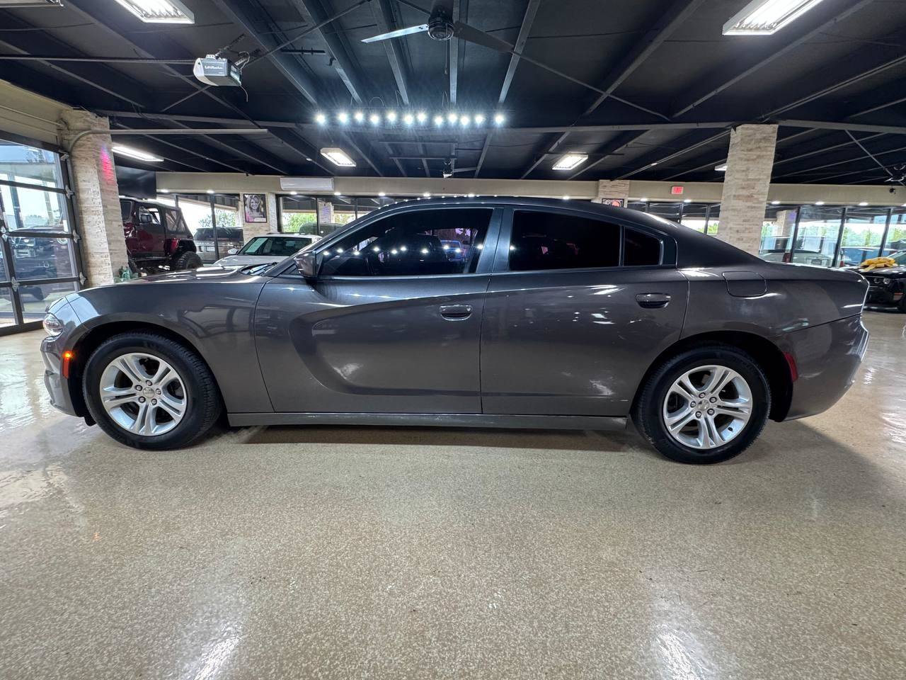 Used 2016 Dodge Charger SE w/ Popular Equipment Group RWD image 4
