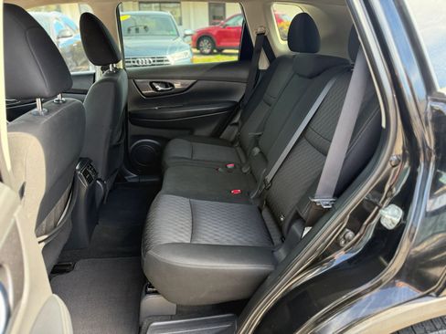 Used 2020 Nissan Rogue SV image 16