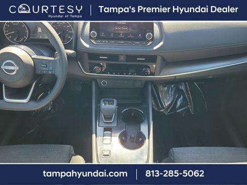 Used 2023 Nissan Rogue SV image 16