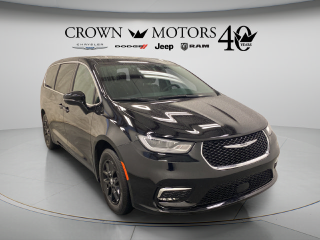 Used 2025 Chrysler Pacifica Select FWD image 9