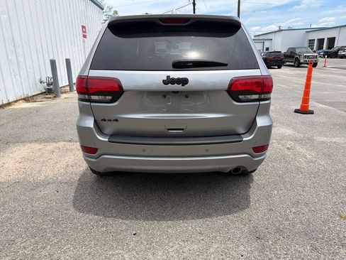 Used 2020 Jeep Grand Cherokee Altitude AWD/4WD image 8