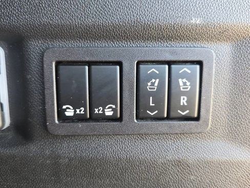 Used 2023 Chevrolet Tahoe LT w/ Luxury Package AWD/4WD image 18