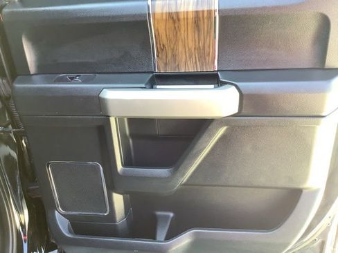 Used 2019 Ford F150 Lariat w/ Equipment Group 502A Luxury AWD/4WD image 15